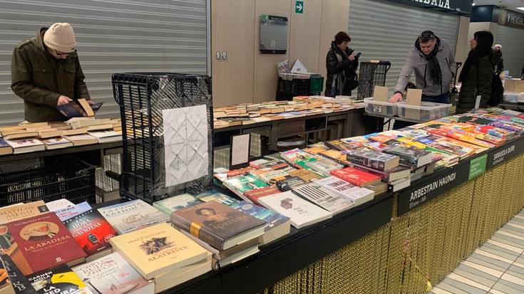 Bihar ere liburu eta disko azoka solidarioa egingo dute Merkatu plazan