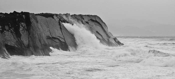 Itsasoa eta haizea, zein baino zein zakarrago