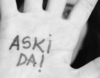 "Beste erailketa matxista bat Euskal Herrian! Aski da!"