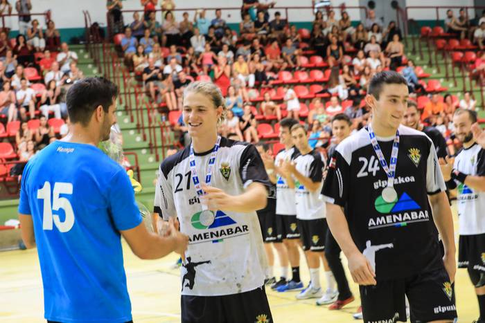 Talde lana zilarrezko domina lortzeko gakoa