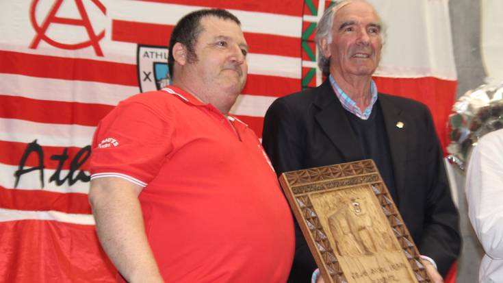 Hilaren 13ra aldatu dute Jose Angel Iribar Zarauzko Seme Kutun izendatzeko ekitaldia