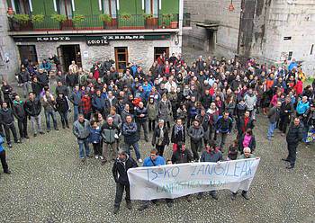 Lanpostuen alde egingo dutela azaldu dute TS Fundiciones-eko langileek