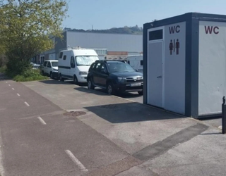 Komun publikoen inguruan Udal Gobernuaren konpromiso eza salatu eta irtenbide iraunkorrak proposatu ditugu