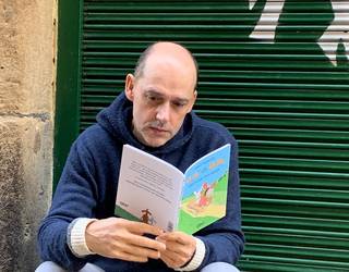 'Ardi eta Behi, abenturak ziztu bizian' komiki liburua plazaratu du Mikel Valverde Orioko bizilagunak