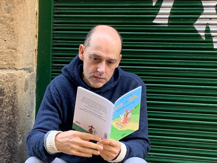 'Ardi eta Behi, abenturak ziztu bizian' komiki liburua plazaratu du Mikel Valverde Orioko bizilagunak