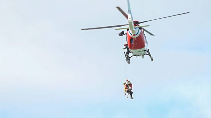 Emakume bat erreskatatu dute Talaimendi azpitik helikopteroz