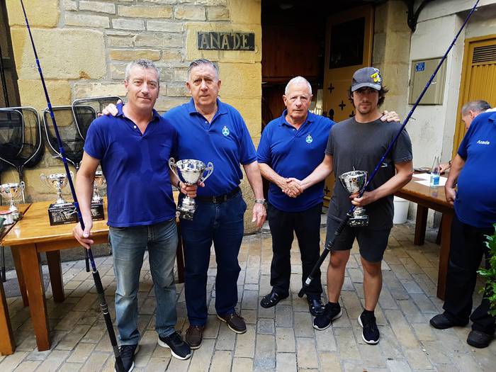 Aitona Perikok irabazi du Kabra eta dontzeilen lehiaketa