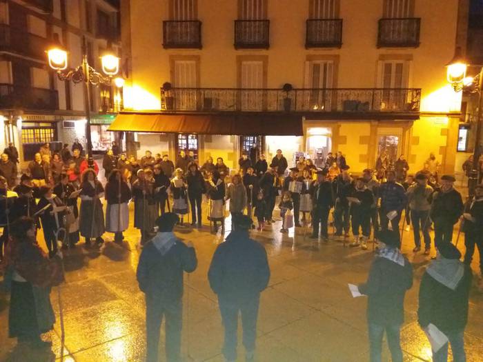 Herriko taldeak kantuan aterako dira Santa Ageda bezperan