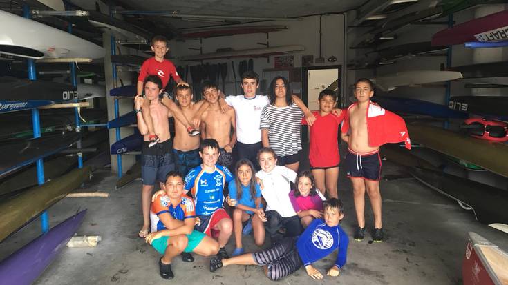 Piraguan ibiltzen ikasteko aukera dago uda osoan