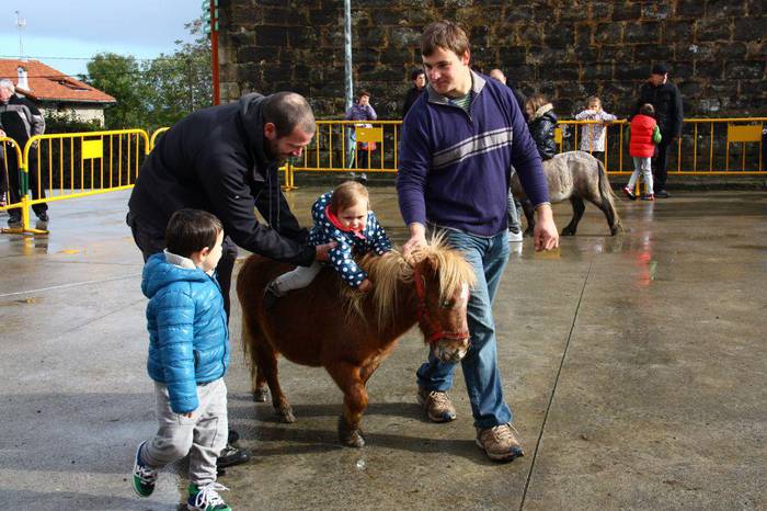 Dena prest Askizun sanmartinak ospatzeko