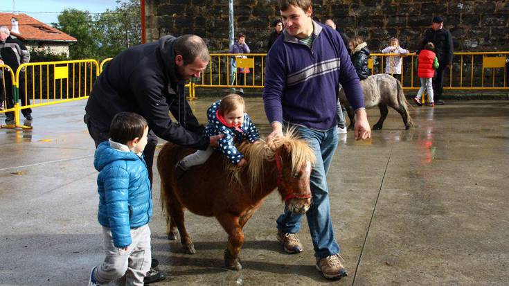 Dena prest Askizun sanmartinak ospatzeko