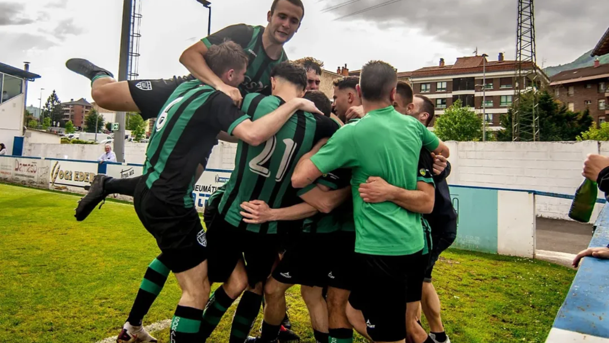 Soraluzeko futbolari gazteak ere animatu dira Matx desafiora