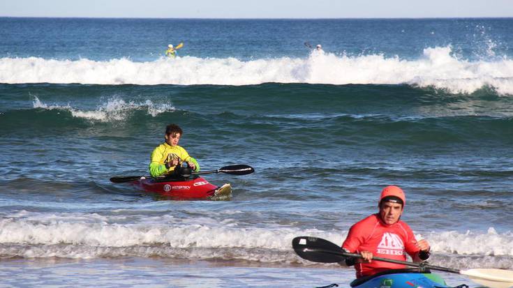 Irudietan: Kayak surf eta waveski txapelketa larunbat goizean