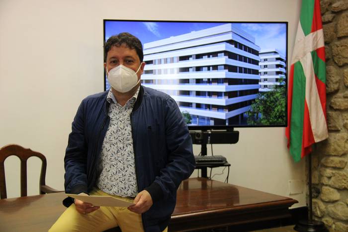 Salberdin R3-an eraikiko diren 52 etxebizitza tasatuen zozketarako oinarriak aurkeztu ditu alkateak