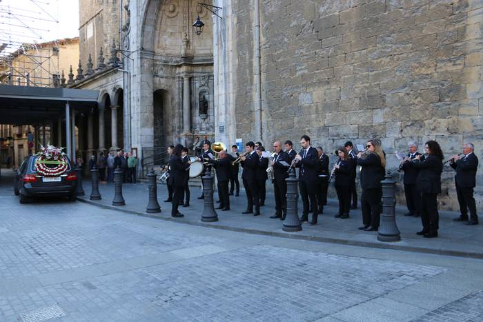 Musika doinuen artean agurtu dute Luis Lizarralde 'Ttantta' bandakide ohia