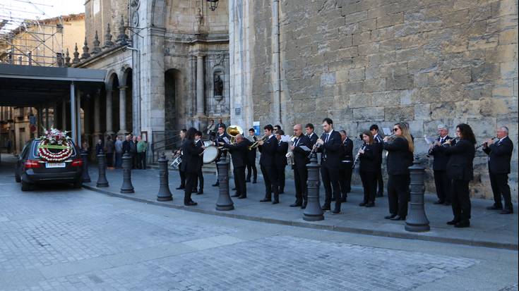 Musika doinuen artean agurtu dute Luis Lizarralde 'Ttantta' bandakide ohia