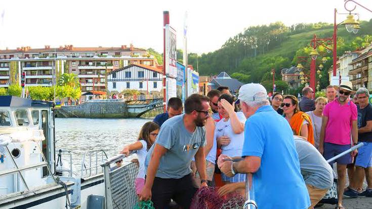 Jitoan zegoen arrantzarako sare handi bat jaso du Begi Bistaneko ontziak