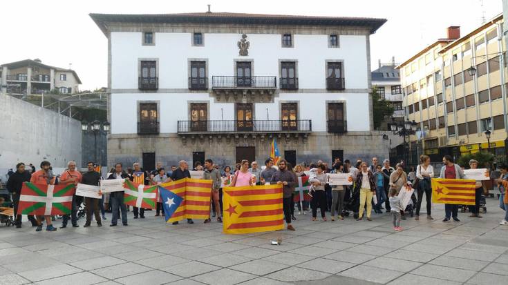 Larunbatean Bilbon egingo den manifestaziora joateko autobusa antolatu du Azkoitiko Gure Esku Dagok