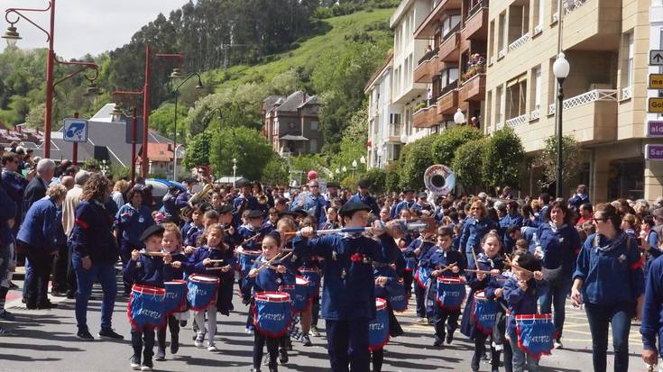 Larunbatean egingo dute santelmotako haurren danborradako lehen entsegua