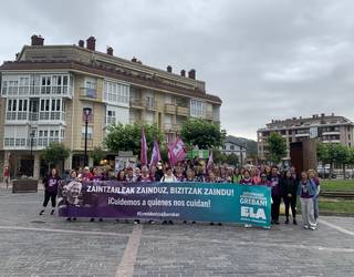 Zumaia eta Zarautz arteko martxa ibiltaria egin dute egoitzetako langileek