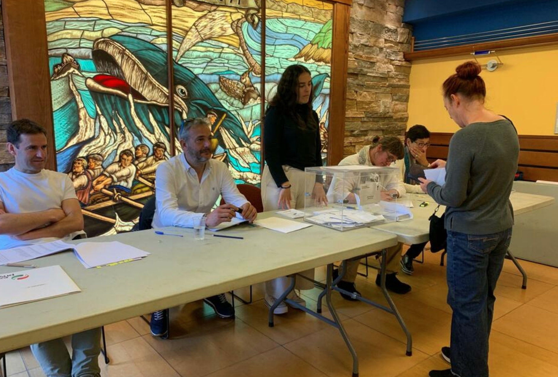 2019ko hauteskundeekin alderatuta jaitsi egin da eguerdira arteko parte hartzea Aian eta Orion