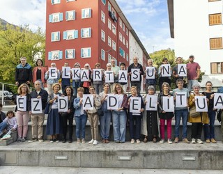 Donostiako Kaleko Afari Solidarioak ekimenari babesa adierazi dio Elkar-ekinek
