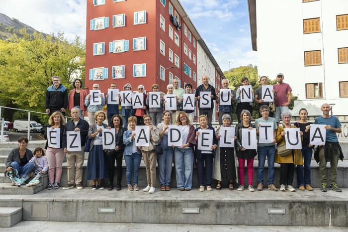 Donostiako Kaleko Afari Solidarioak ekimenari babesa adierazi dio Elkar-ekinek