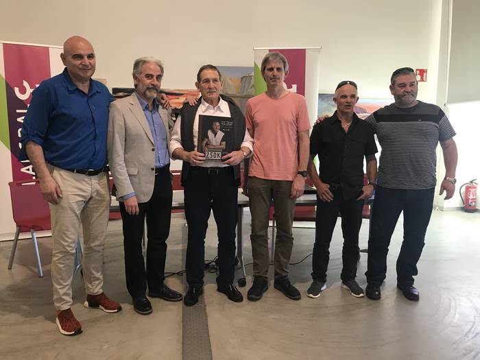 Argitara eman dute Jose Manuel Agirre 'Endañeta'-ren kirol ibilbidea jasotzen duen liburua
