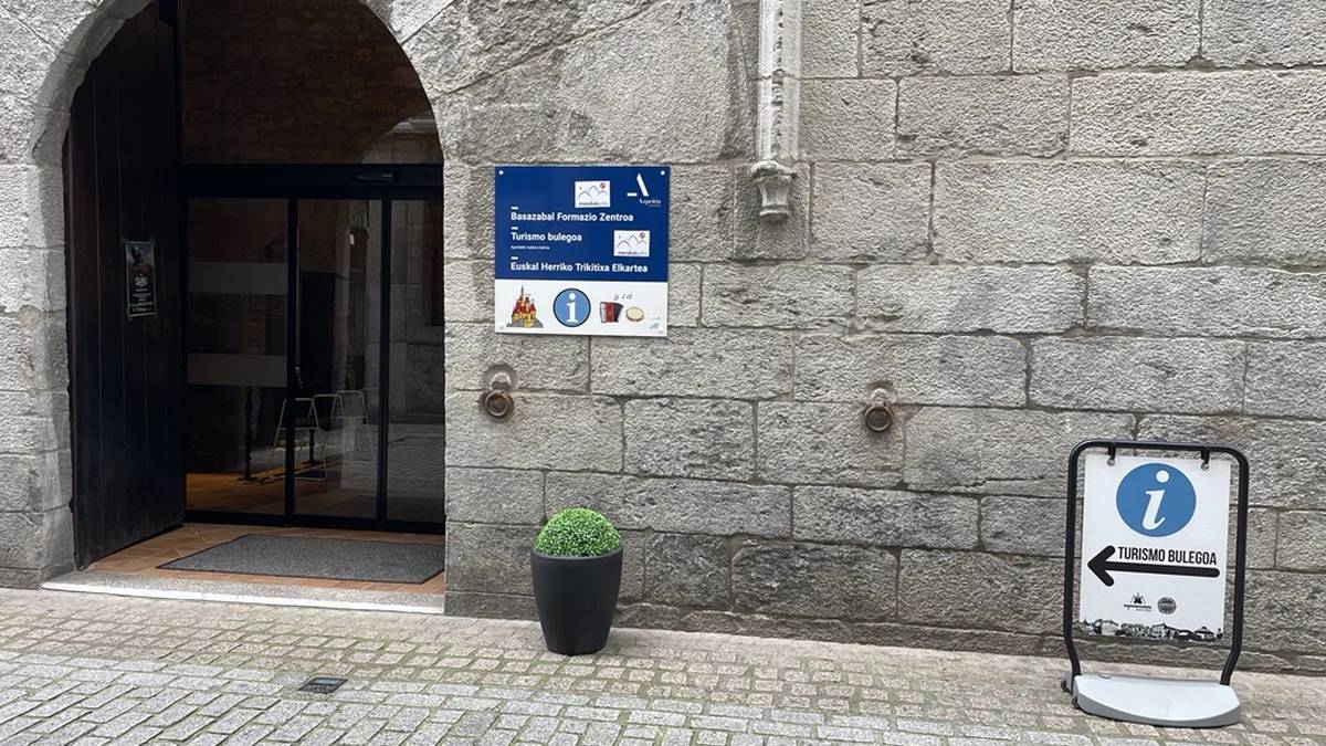 Bihartik irailaren 30era arte zabalik izango da Basazabalgo turismo bulegoa