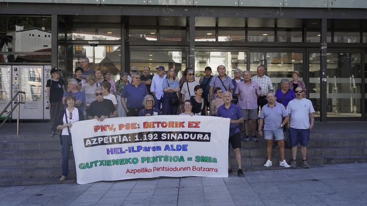 Udako etenaren ostean, pentsio duinen aldarria kalean da berriro