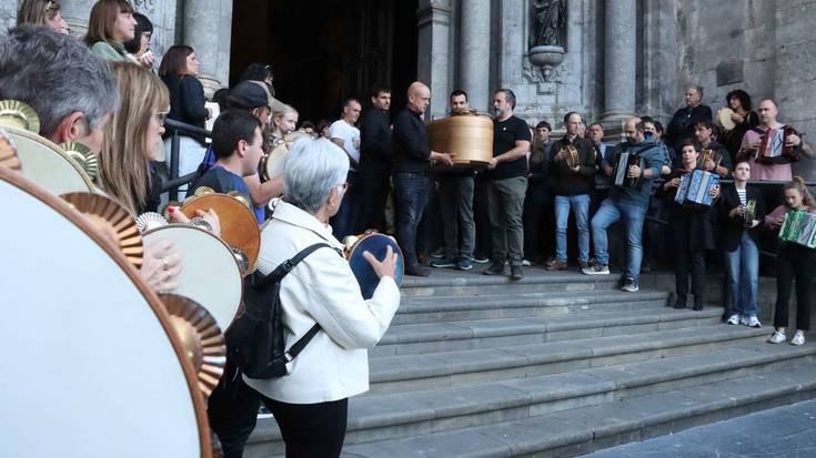 Trikiti doinuek lagunduta, agur beroa jaso du Izerrek