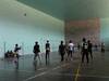 Pakistandarren komunitateko kideek giro ederrean ekin diote Azkoitiko III. Boleibol Txapelketari