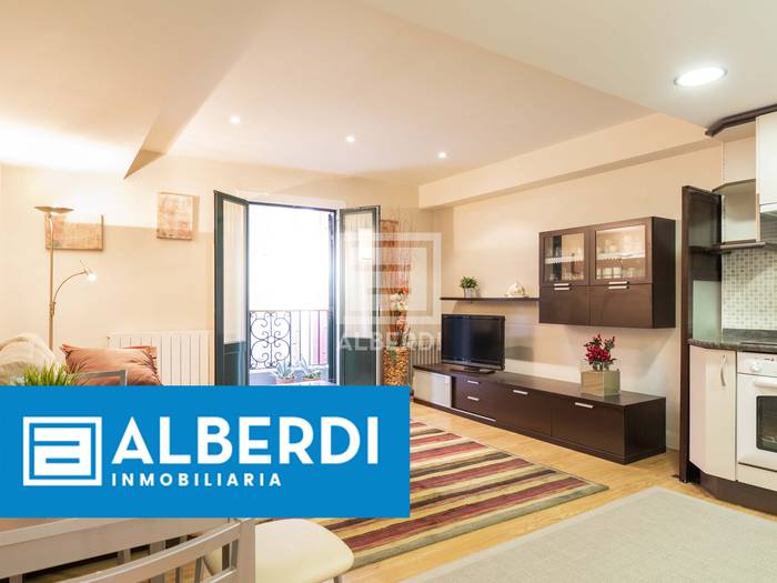 Alberdi Inmobiliaria: herri erdigunean kokaturiko etxebizitza eraberritua