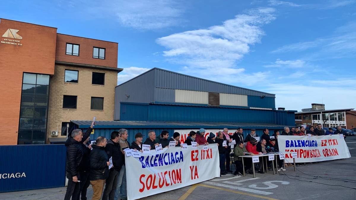 Balenciagako langileen ordezkariek salerosketa sinatu arte "zuhurtziaz" jokatzeko eskatu dute