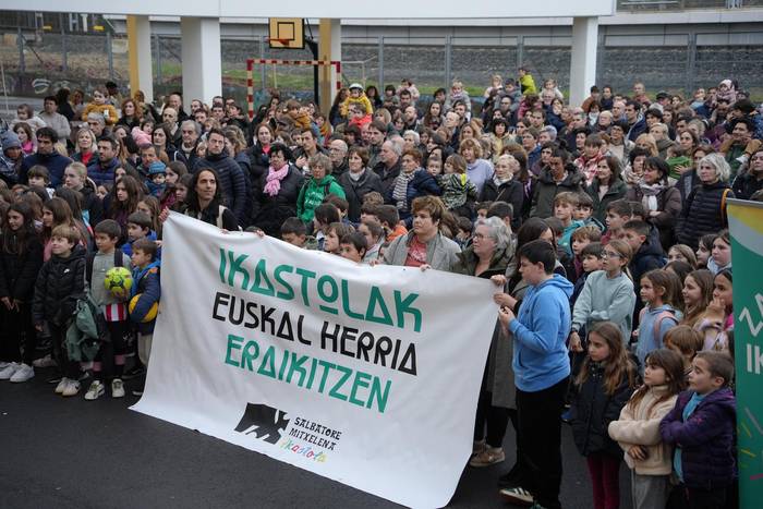 Errealitate distopikoa Zarauzko ikastolan, Hezkuntza Saila ispiluaren aurrean