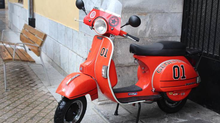 Lambretta eta Vespa Topaketa egiten ari dira Azpeitian