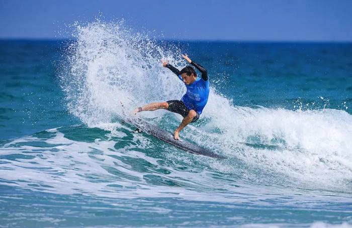 Adur Amatriain hirugarren izan da Lacanau Pro surf txapelketan