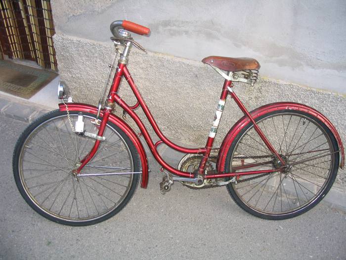 Ertzaintzak pertsona bat atxilotu du, lapurtutako bizikleta bat saldu nahian ari zenean