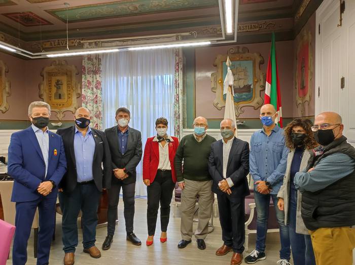 Azkoitiko Udalak harrera egin die karate federazioko presidenteei