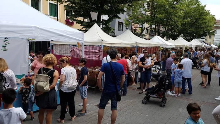 Artisau azokak arratsaldean jarraituko du