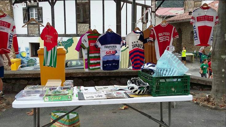 Bizikleta erakusketa eta karrera miniak izan dituzte goizean Oikian