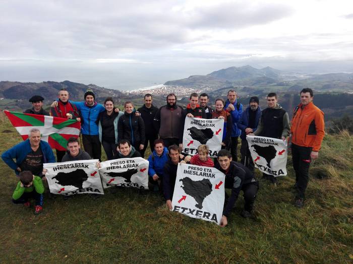 Preso eta iheslarien alde Inda Mendira mendi martxa