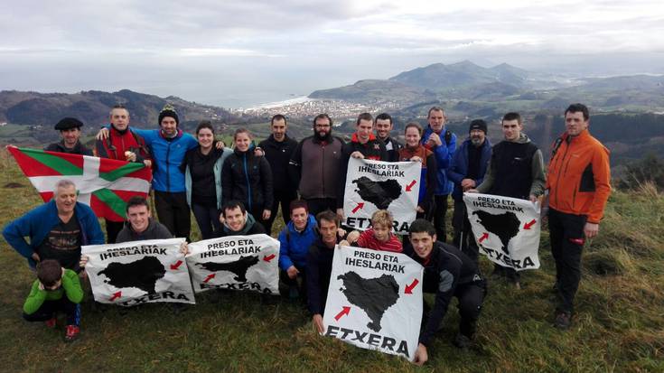 Preso eta iheslarien alde Inda Mendira mendi martxa