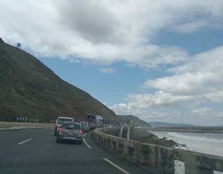 Irekita dago berriro kostako errepidea