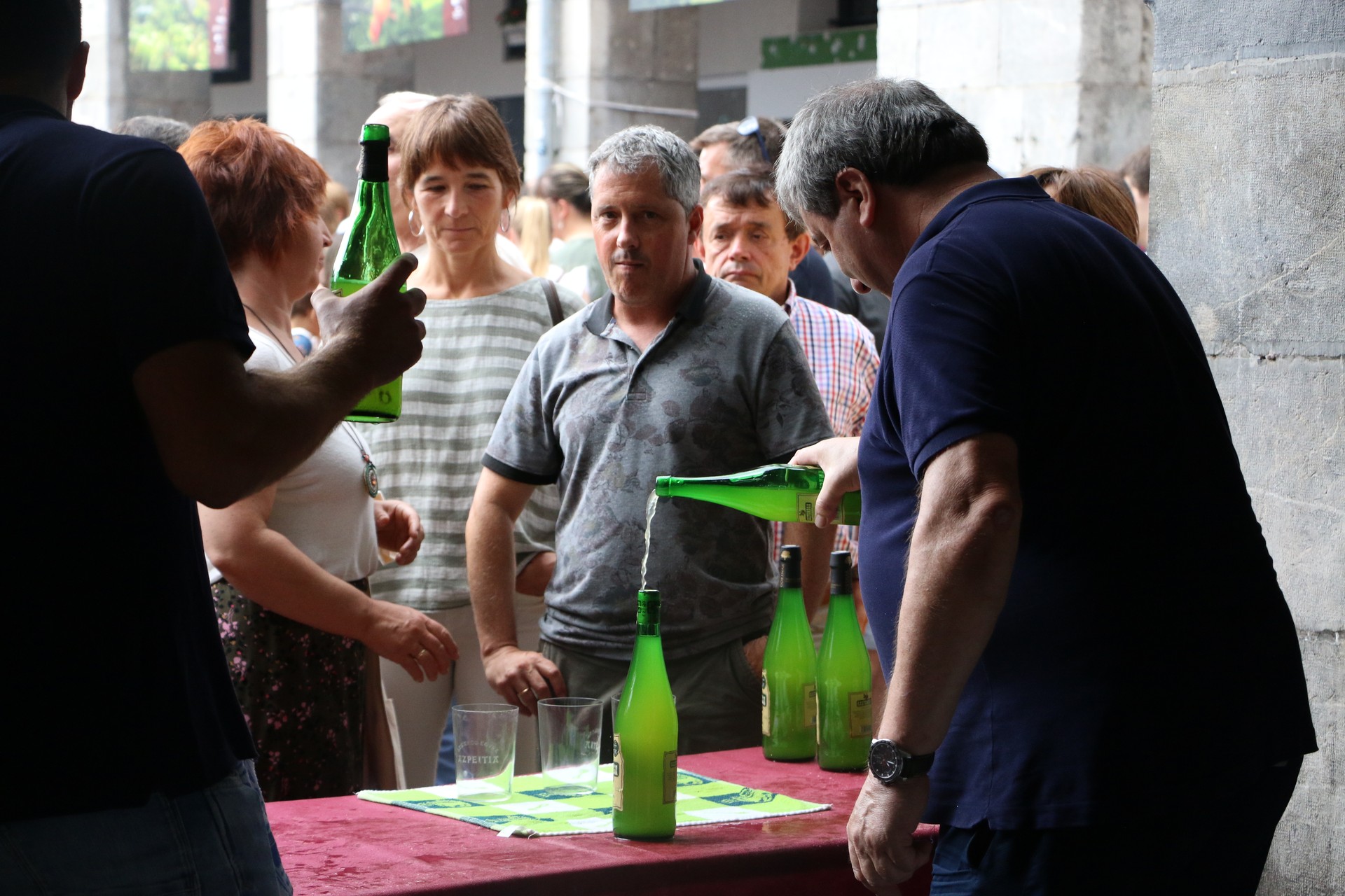 Sagardoa eta txekorra, Santio Eguneko festarako osagaiak