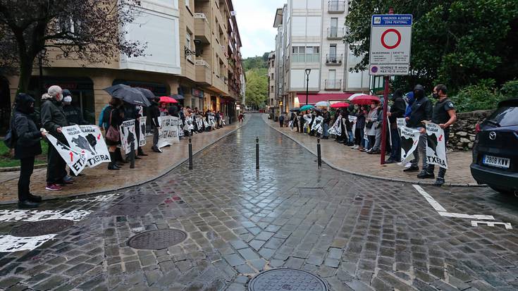 Xabier Kalparsororekin gertatu zena argitzeko eskatu dute haren heriotzaren 27. urteurrenean