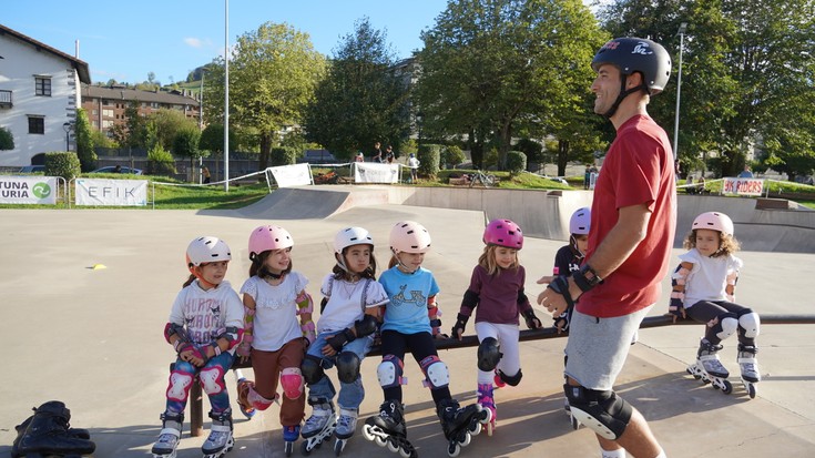 Ikasteko eta trebatzeko gune bilakatu da skate parkea
