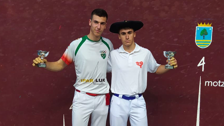 Aritz Olaizola Gipuzkoako Txapeldun, jubenil bigarren mailako lau t'erdian