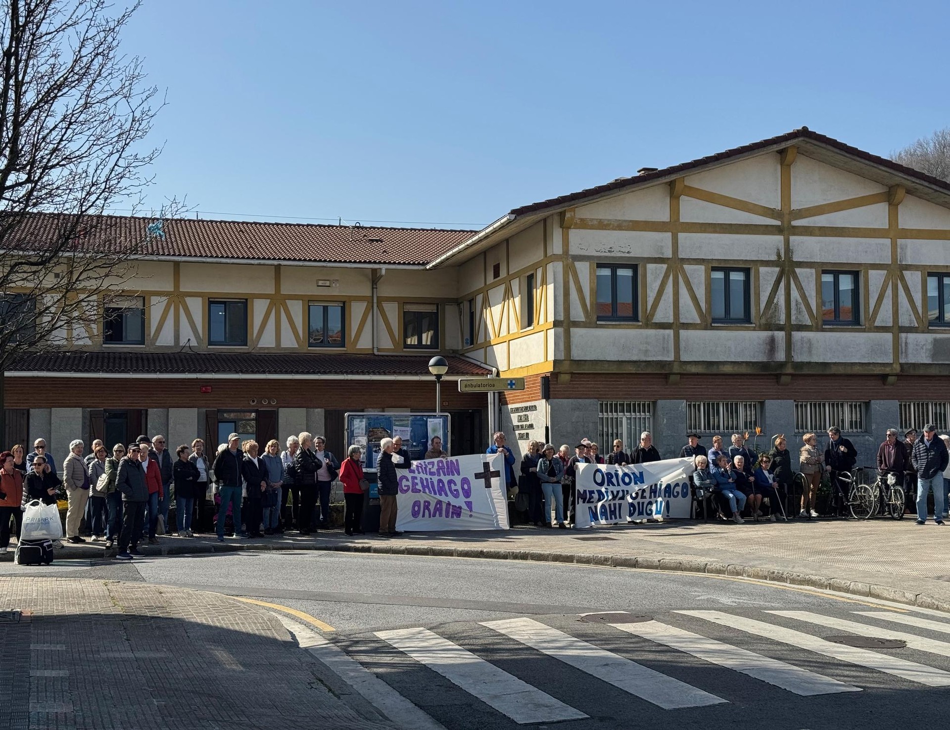 Osasun zerbitzu hobea eskatzeko elkarretaratzea egingo dute bihar