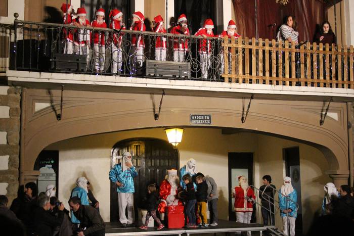 Getariako haurren gutunak jaso ditu Bizarzurik